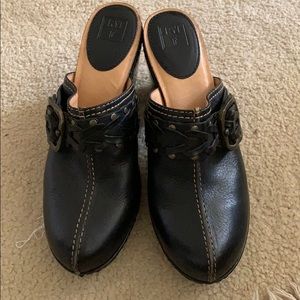 Frye CANDICE Black Slip On Clogs Mules